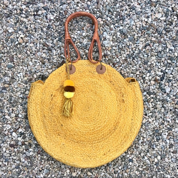 America & Beyond handcrafted circle jute handbag - Picture 3 of 8